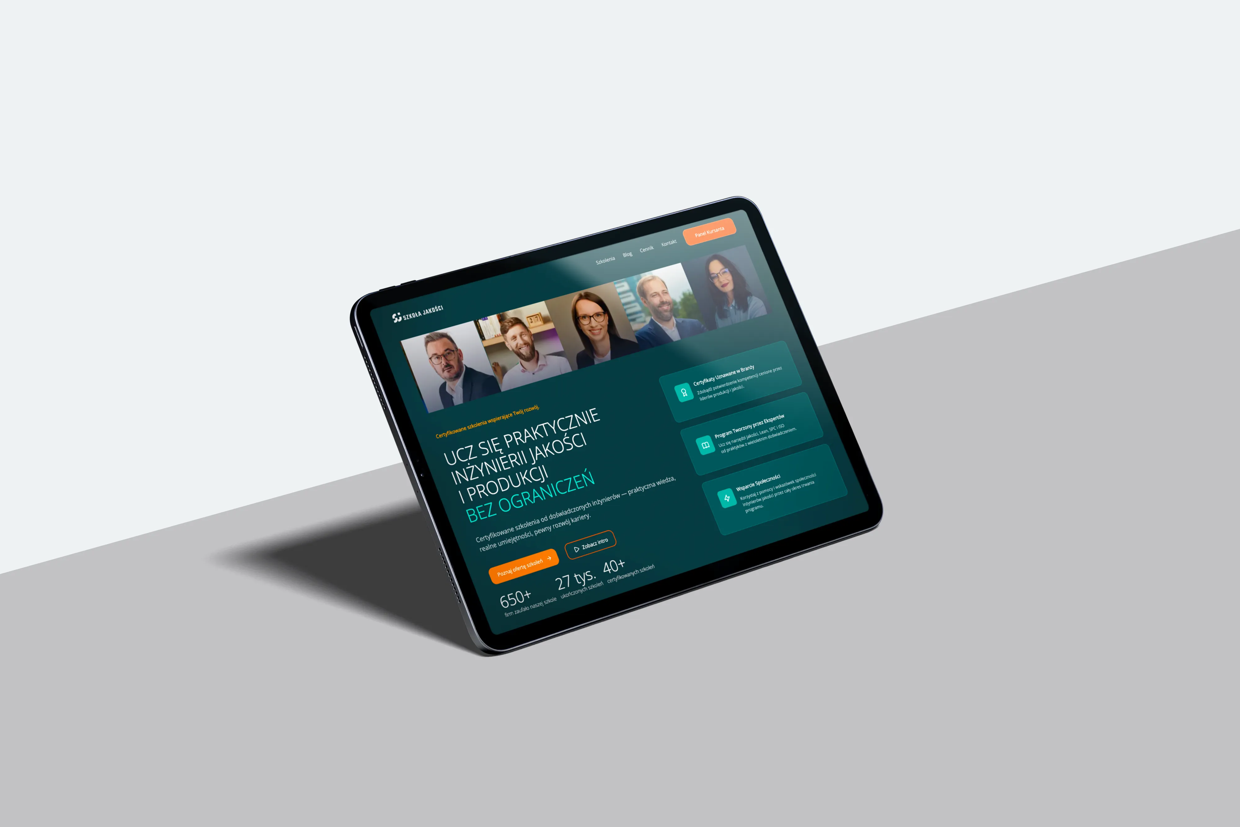 Modern workspace with an iMac displaying a ChatGPT AI 2.0 course page in Polish, keyboard, mouse, notebook, pencil, and desk lamp.